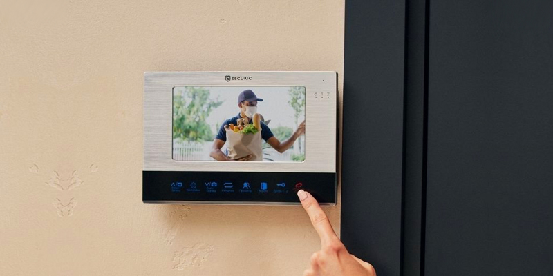 آیفون تصویری رنگی