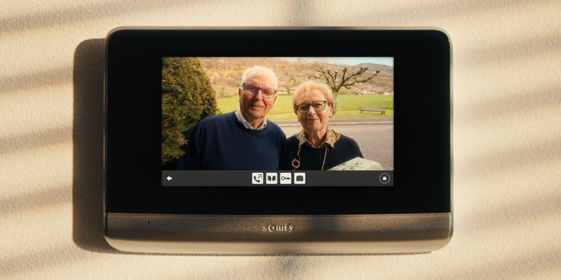 آیفون تصویری لمسی